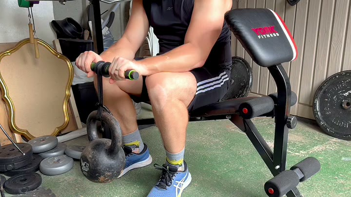 Static Reverse Wrist Curl Hold